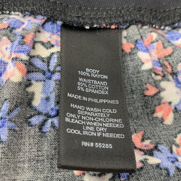 Express floral shorts flattering wide black waist band - Picture 4 of 5